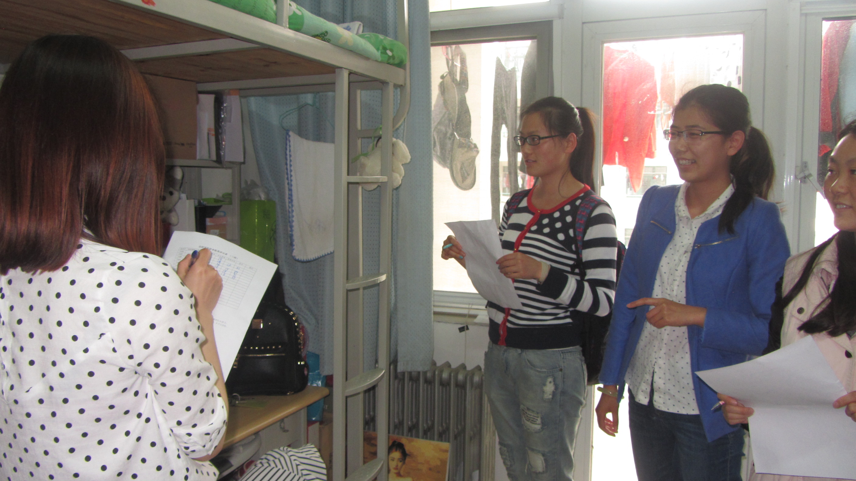 检察小组现场打分（摄影：王敏）