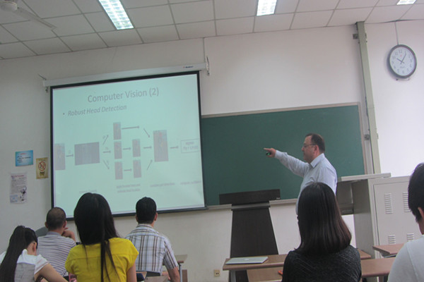 格劳克斯教授作报告现场（摄影：王敏）