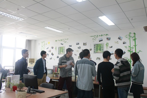 检查现场（摄影：王晓）