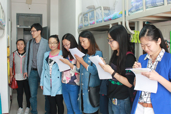 10月研究生宿舍安全检查和文化建设活动