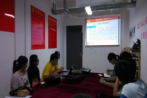 理论学习现场(摄影：孙明鸿)