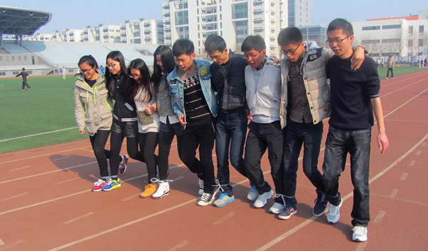 同手同足，迈步终点